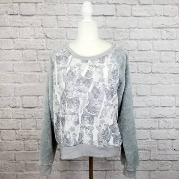 HUE Tops - Hue gray cat print fleece sleeve lounge sweatshirt